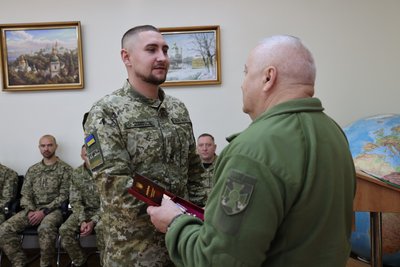 Трьох прикордонників Луганського загону нагородили державними відзнаками Трьох прикордонників Луганського загону нагородили державними відзнаками
