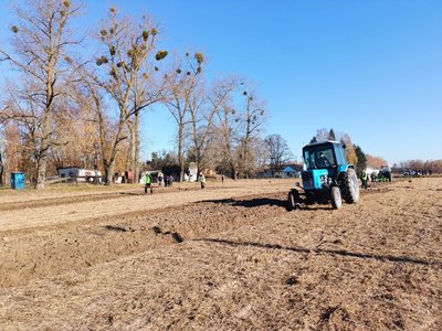 Конкурс з оранки на тракторах: у коледжі на Волині вперше відбувся агрочелендж Конкурс з оранки на тракторах: у коледжі на Волині вперше відбувся агрочелендж