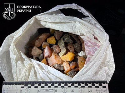 Вилучили бурштин на майже 2,5 мільйонів грн у Рівному Вилучили бурштин на майже 2,5 мільйонів грн у Рівному