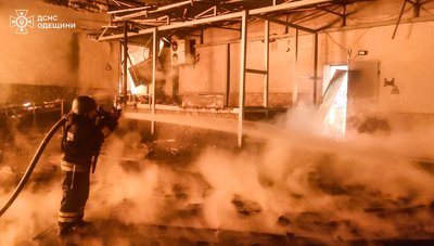 На Одещині внаслідок атаки дронами зруйнувано цех та склад готової продукції винного заводу: постраждалих немає На Одещині внаслідок атаки дронами зруйнувано цех та склад готової продукції винного заводу: постраждалих немає