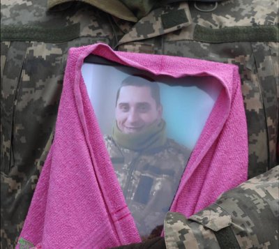 Загинув у результаті артобстрілу: в Умані на Черкащині попрощалися із захисником Загинув у результаті артобстрілу: в Умані на Черкащині попрощалися із захисником