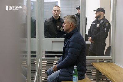 ВАКС обрав запобіжний захід виконавчому директору з безпеки Енергоатома Ігорю Фурсенку (на фото в центрі). Він є фігурантом у справі про ймовірну корупцію в енергетиці. Київ, 12 листопада 2025 року ВАКС обрав запобіжний захід виконавчому директору з безпеки Енергоатома Ігорю Фурсенку (на фото в центрі). Він є фігурантом у справі про ймовірну корупцію в енергетиці. Київ, 12 листопада 2025 року