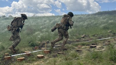 Психологічна смуга перешкод військовослужбовці 56 ОМБр Донецька область 14 травня 2025 рік Психологічна смуга перешкод військовослужбовці 56 ОМБр Донецька область 14 травня 2025 рік