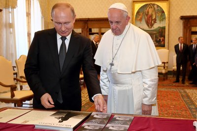 Папа Римський Франциск та Володимир Путін Папа Римський Франциск та Володимир Путін