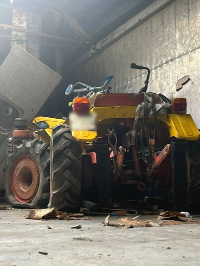 Віз під виглядом гумдопомоги: львівські прикордонники вилучили у водія трактор та мотоцикл Віз під виглядом гумдопомоги: львівські прикордонники вилучили у водія трактор та мотоцикл