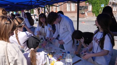 Учні Тернопільської школи № 10, "Наукові пікніки" у Тернополі, 24 травня 2026 року Учні Тернопільської школи № 10, "Наукові пікніки" у Тернополі, 24 травня 2026 року