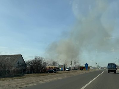 У Черкасах зайнялася суха рослинність: на місці працюють рятувальники У Черкасах зайнялася суха рослинність: на місці працюють рятувальники