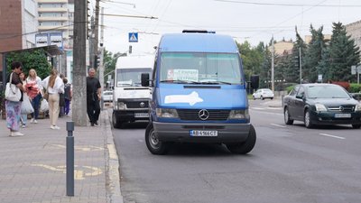 Проїзд по 30 і 35 гривень: у Вінниці підвищили тарифи на маршрутні таксі Проїзд по 30 і 35 гривень: у Вінниці підвищили тарифи на маршрутні таксі