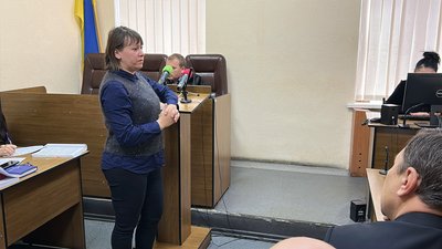 У Кременчуці допитали батьків травмованої дитини в наслідок падіння дерева у дитсадку У Кременчуці допитали батьків травмованої дитини в наслідок падіння дерева у дитсадку