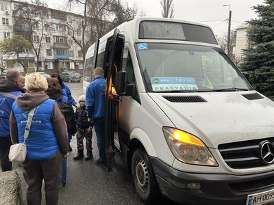 "Терпіли до останнього": до Кременчука евакуювали 3 родини із прифронтових селищ Дніпропетровщини "Терпіли до останнього": до Кременчука евакуювали 3 родини із прифронтових селищ Дніпропетровщини