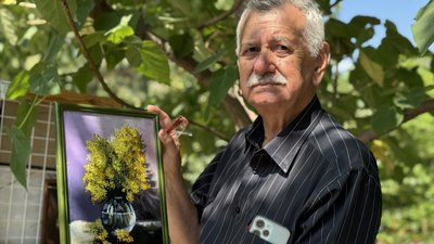 Переселенець з Курахового Вадим Кіріцев показує одну зі свої картин Павлоград Дніпропетровська область 11 червня 2025 рік Переселенець з Курахового Вадим Кіріцев показує одну зі свої картин Павлоград Дніпропетровська область 11 червня 2025 рік