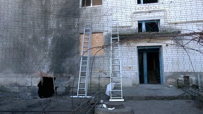 У селі Красилівка, що на Чернігівщині, уламки "Шахеда" пошкодили 12 квартир: що розповідають місцеві жителі У селі Красилівка, що на Чернігівщині, уламки "Шахеда" пошкодили 12 квартир: що розповідають місцеві жителі