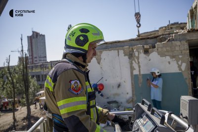 "У ДСНС йшов як на свято": у Києві попрощалися з рятувальником Зібровим, який помер після повторної атаки "шахеда" "У ДСНС йшов як на свято": у Києві попрощалися з рятувальником Зібровим, який помер після повторної атаки "шахеда"