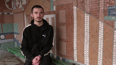 "Ця зупинка не несе ніяких радянських підтекстів": у місті на Рівненщині волонтери відмили мозаїку на зупинці "Ця зупинка не несе ніяких радянських підтекстів": у місті на Рівненщині волонтери відмили мозаїку на зупинці
