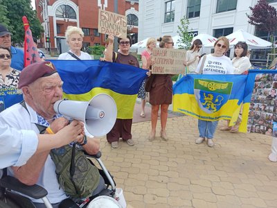 У Хмельницькому проходить 204 акція на підтримку полонених і зниклих безвісти військових У Хмельницькому проходить 204 акція на підтримку полонених і зниклих безвісти військових