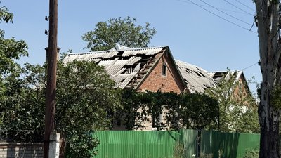 Розбитий обстрілами будинок Миколайпілля Дружківська громада Донецька область 9 липня 2025 рік Розбитий обстрілами будинок Миколайпілля Дружківська громада Донецька область 9 липня 2025 рік