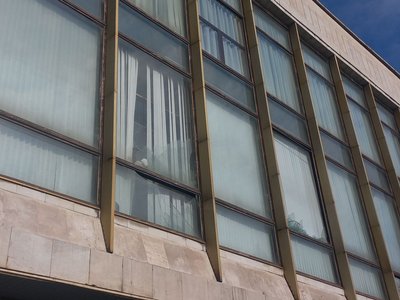 "Я дружину обійняв просто і застигли". Наслідки атаки на середмістя Дніпра "Я дружину обійняв просто і застигли". Наслідки атаки на середмістя Дніпра