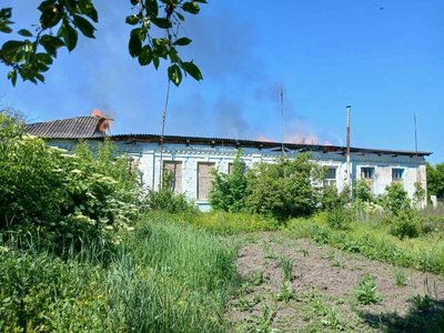 РФ від ранку 6 червня атакує Золочівську громаду дронами та КАБами: пошкоджено будинки РФ від ранку 6 червня атакує Золочівську громаду дронами та КАБами: пошкоджено будинки