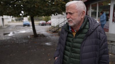 Другу добу без світла, у чергах та під звуки генераторів: як живе Славутич, який повністю залежить від електроенергії Другу добу без світла, у чергах та під звуки генераторів: як живе Славутич, який повністю залежить від електроенергії