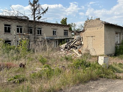 люди деокупація життя без електропостачання зруйнована будівля Богородичне Донецька область травень 2024 рік люди деокупація життя без електропостачання зруйнована будівля Богородичне Донецька область травень 2024 рік
