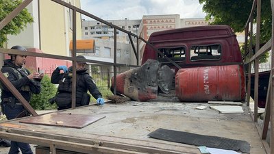 авто комунальників після влучання дрону авто комунальників після влучання дрону