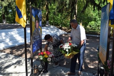 У громаді на Черкащині встановили пам'ятні стенди двох загиблих військових У громаді на Черкащині встановили пам'ятні стенди двох загиблих військових