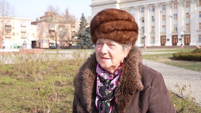 Херсон, трояндова волонтерка, Надія Знахаренко Херсон, трояндова волонтерка, Надія Знахаренко