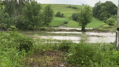 Вулиці селища залило водою Вулиці селища залило водою