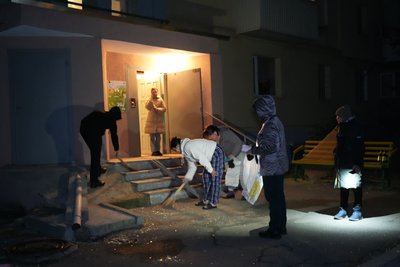 Наслідки влучання росіян по відкритій місцевості в Слобідському районі Харкова Наслідки влучання росіян по відкритій місцевості в Слобідському районі Харкова