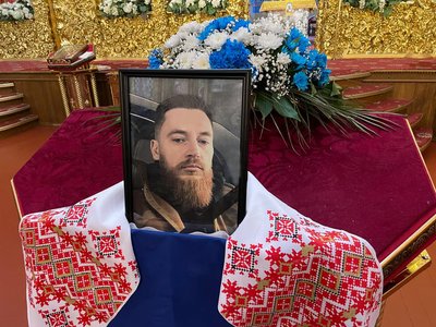 У Житомирі попрощалися із захисником України Віктором Паскелем У Житомирі попрощалися із захисником України Віктором Паскелем