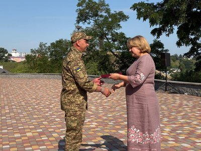 "Працюю на результат": у Черкасах до Дня державності нагородили містян "Працюю на результат": у Черкасах до Дня державності нагородили містян