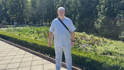 Загибель бджіл після обробки полів на Кіровоградщині: як пасічникам та аграріям цього уникати Загибель бджіл після обробки полів на Кіровоградщині: як пасічникам та аграріям цього уникати