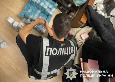 Завозили психотропи під виглядом ліків для схуднення: у Києві затримали підозрюваних Завозили психотропи під виглядом ліків для схуднення: у Києві затримали підозрюваних
