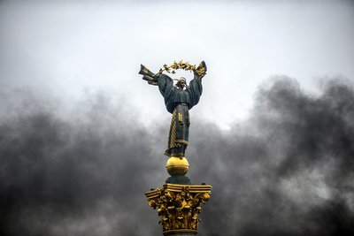 Монумент Незалежності на Майдані Володимир В'ятрович інтерв'ю Монумент Незалежності на Майдані Володимир В'ятрович інтерв'ю