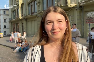"Я дуже не люблю бути непочутою": в Одесі другий день поспіль відбувається акція проти відставки Михайла Федорова "Я дуже не люблю бути непочутою": в Одесі другий день поспіль відбувається акція проти відставки Михайла Федорова