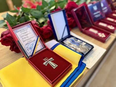 У громаді на Вінниччині родинам полеглих захисників передали державні нагороди У громаді на Вінниччині родинам полеглих захисників передали державні нагороди