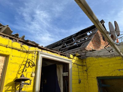 «Стеля і все просто на мене посипалося». У Солоному дрон РФ поцілив по гаражу, в якому перебувала людина «Стеля і все просто на мене посипалося». У Солоному дрон РФ поцілив по гаражу, в якому перебувала людина