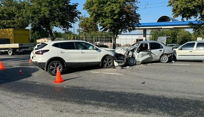У Тернополі зіткнулися чотири автомобілі: травмувалася людина