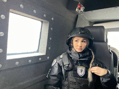 "Наша хата тряслася від обстрілів": жінку з дитиною евакуювали з Ворожби "Білі Янголи" "Наша хата тряслася від обстрілів": жінку з дитиною евакуювали з Ворожби "Білі Янголи"