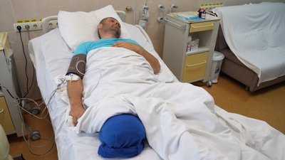 З відірваною ногою переплив річку. На Дніпропетровщині лікують військового з Кіровоградщини, який підірвався на міні З відірваною ногою переплив річку. На Дніпропетровщині лікують військового з Кіровоградщини, який підірвався на міні