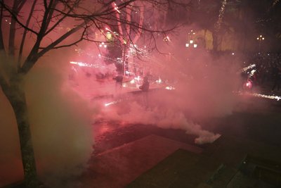 Протестувальники Грузії феєрверк Протестувальники Грузії феєрверк