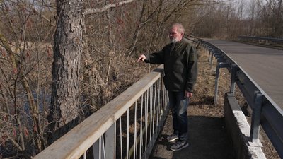 "Ручки було видно з-під води": що кажуть у селі на Чернігівщині про трьох дітей, які провалилися під кригу "Ручки було видно з-під води": що кажуть у селі на Чернігівщині про трьох дітей, які провалилися під кригу