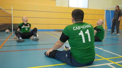 Капітан вінницької збірної з волейболу сидячи Євгеній Савченко готується до паралімпійських змагань Капітан вінницької збірної з волейболу сидячи Євгеній Савченко готується до паралімпійських змагань