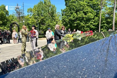 "Дзвін памʼяті": як в Одесі щомісяця згадують загиблих захисників України "Дзвін памʼяті": як в Одесі щомісяця згадують загиблих захисників України