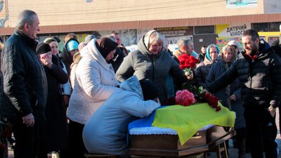 На Чернігівщині провели в останню путь загиблих бійців: Сергія Андрійка та Олега Гавриленка На Чернігівщині провели в останню путь загиблих бійців: Сергія Андрійка та Олега Гавриленка