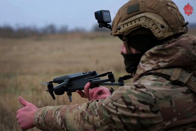 Барбер та Бакс. Оператори дронів бригади "Червона Калина" про службу на передовій Барбер та Бакс. Оператори дронів бригади "Червона Калина" про службу на передовій