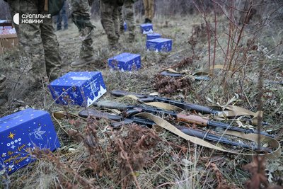 Різдвяні подарунки, які передали морським піхотинцям благодійники на Донеччину Різдвяні подарунки, які передали морським піхотинцям благодійники на Донеччину