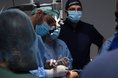 У Франківську канадські та американські пластичні хірурги зробили 30 операцій українським військовим за 4 дні У Франківську канадські та американські пластичні хірурги зробили 30 операцій українським військовим за 4 дні