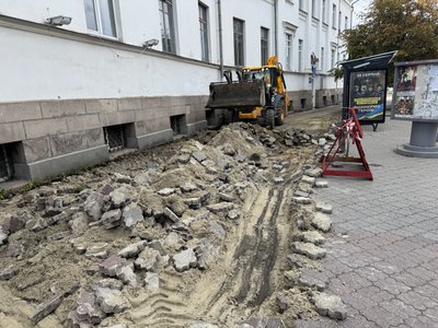 Тротуар біля Полтавської міської ради зроблять безбар’єрним за 3 мільйони гривень Тротуар біля Полтавської міської ради зроблять безбар’єрним за 3 мільйони гривень