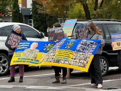 "Маємо надію, що нас почують": у Черкасах відбулася акція на підтримку зниклих безвісти та полонених "Маємо надію, що нас почують": у Черкасах відбулася акція на підтримку зниклих безвісти та полонених